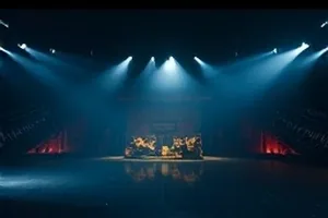 《旧港曲谱》封面：码头木箱上摊开的残缺工尺谱